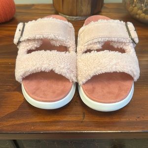 KOOLABURRA by UGG women’s PASEA SLIDE Plush faux-shearling with classic footbed